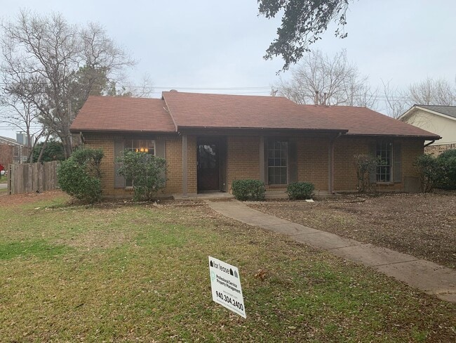 Building Photo - 1335 Carnation Dr