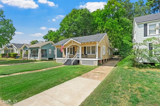 Building Photo - 130 Dalzell St