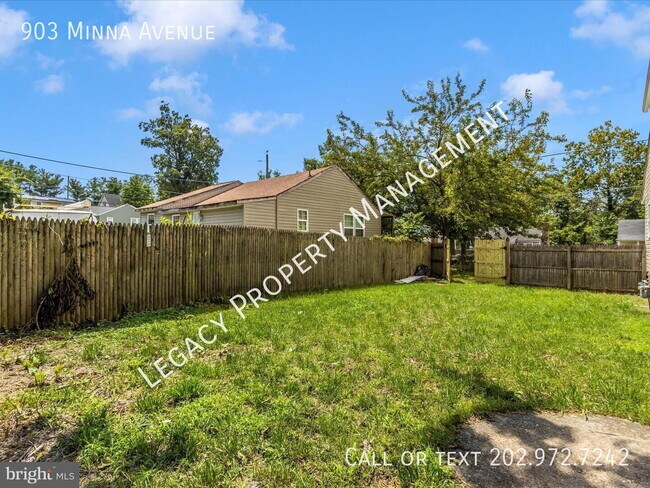 Building Photo - 903 Minna Ave