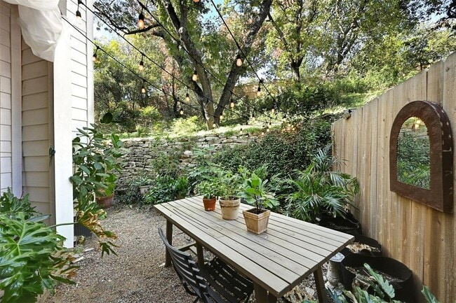 Building Photo - 6600 Valleyside Rd