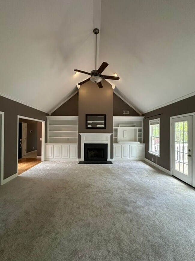 Building Photo - Move-In ready 3-bedroom 2-bathroom house on the Eastside