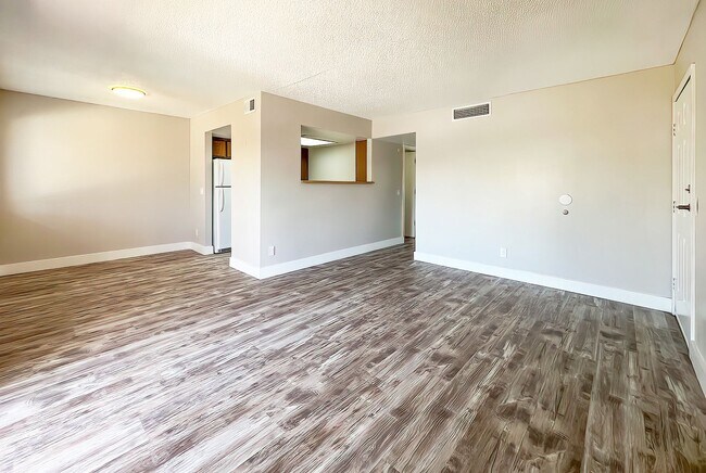 Building Photo - Fantastic condo near ASU!