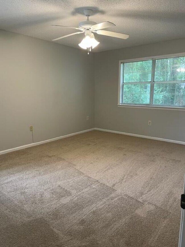 Building Photo - 2 Bedroom Duplex in Quail Rise Subdivision