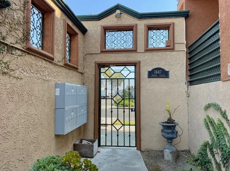 Building Photo - 1447 W 228th St