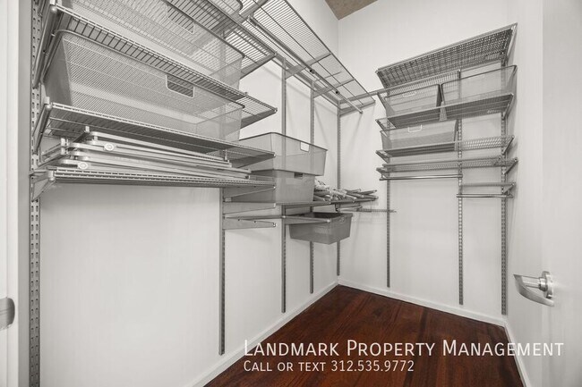 Building Photo - 550 N St Clair St