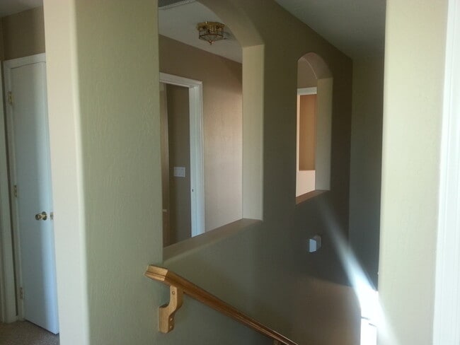 Building Photo - Rare 6 Bed, 3.5 Bath Home in San Tan Valley