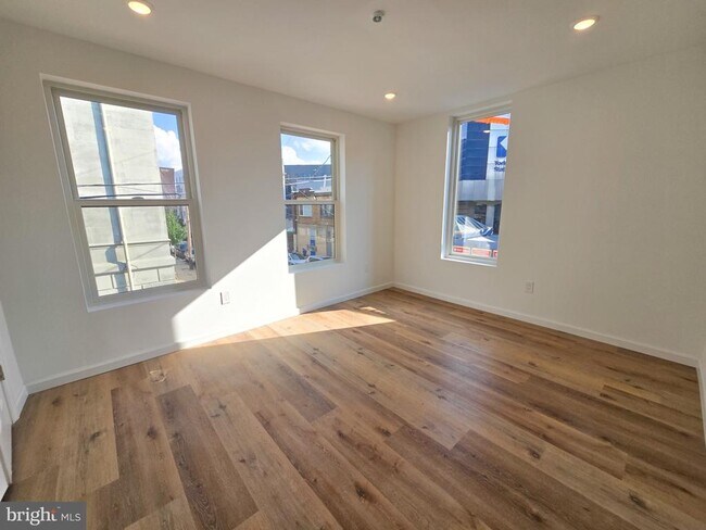 Building Photo - 2401 Kensington Ave