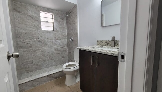 Building Photo - 510 N Rosland Dr