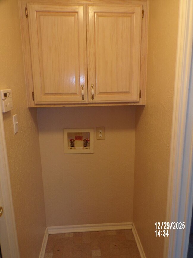 Building Photo - Fantastic eastside home