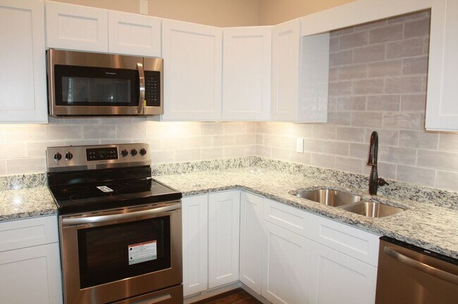 Building Photo - UpTown Living in Downtown Ellijay
