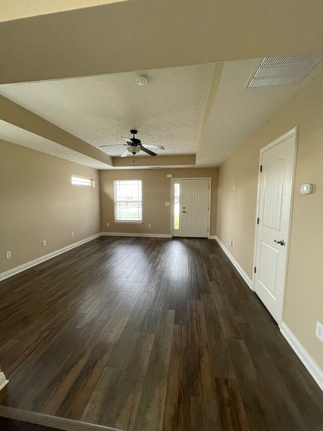 Building Photo - Home Sweet HOME!