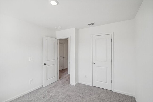 Building Photo - Fantastic 3bd/2ba home! Let yourself in!