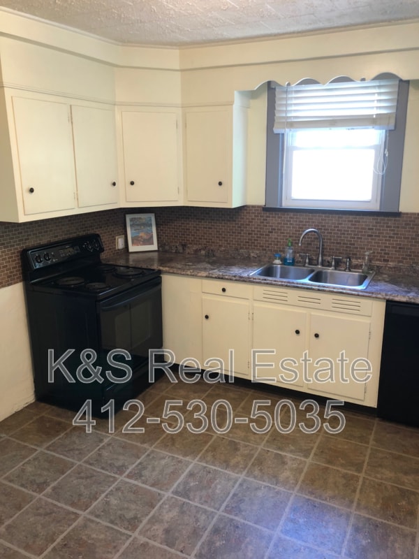 Building Photo - 5833 Madison Ave