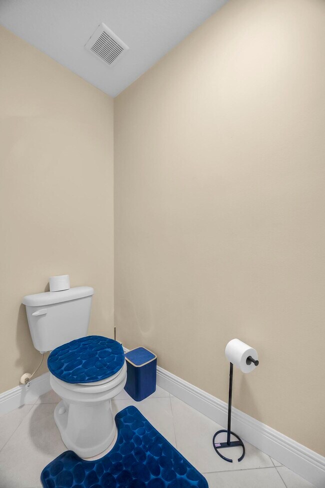 Building Photo - 1037 SW Payne Ave