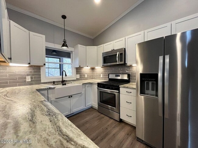 Building Photo - 105 Scuppernong Ct