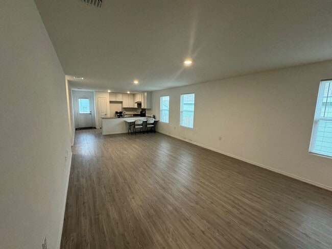 Building Photo - Ready For Move In- New One Story 3/2 - Mod...