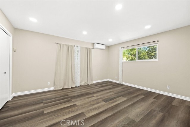 Building Photo - 9502 Olema St