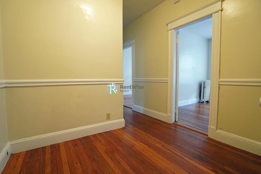 Building Photo - 64 Woodstock Ave