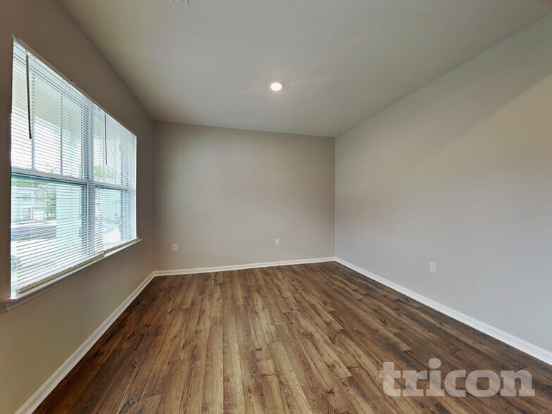 Building Photo - 126 Calderdale Ln