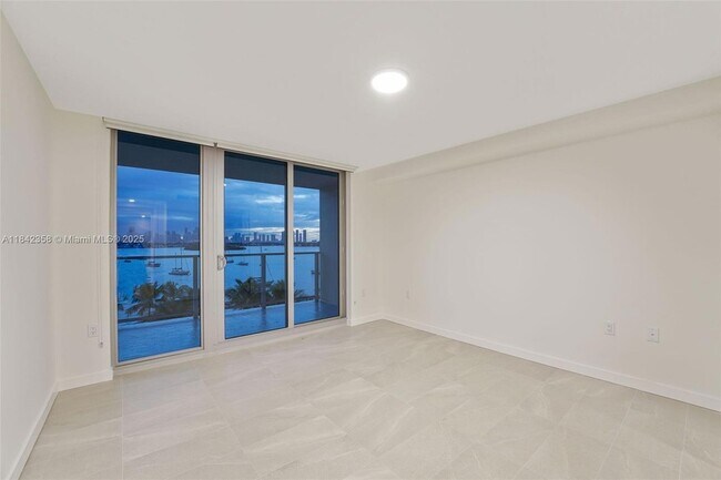 Building Photo - 1500 Bay Rd