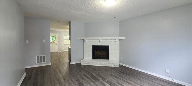Building Photo - 8460 Pineland Dr