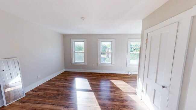 Building Photo - Beautiful Beaver Hills Single Family | Ava...