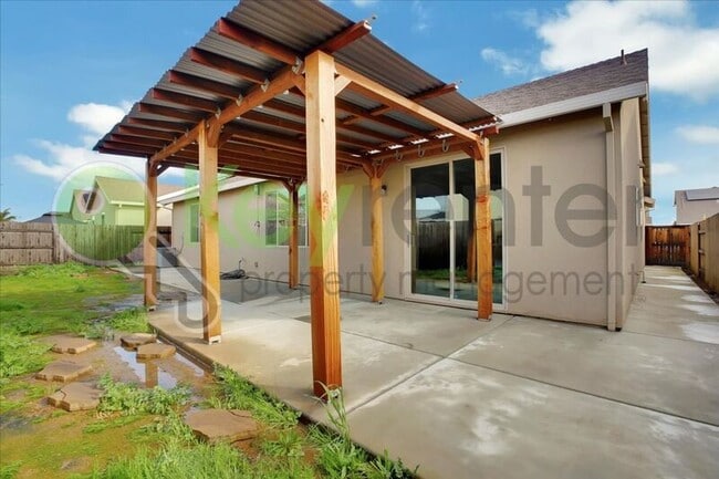 Building Photo - 5584 Harcrest Dr