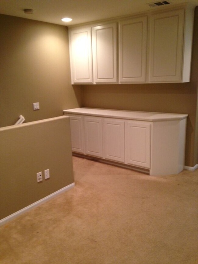 Building Photo - 40211 Rosewell Ct