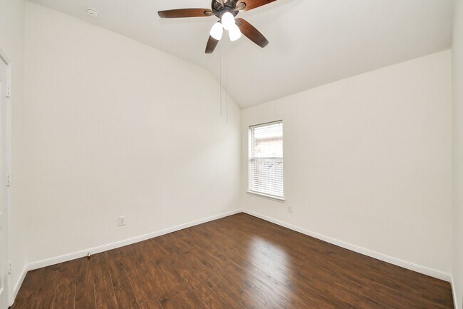 Building Photo - 19122 Mission Manor Ln