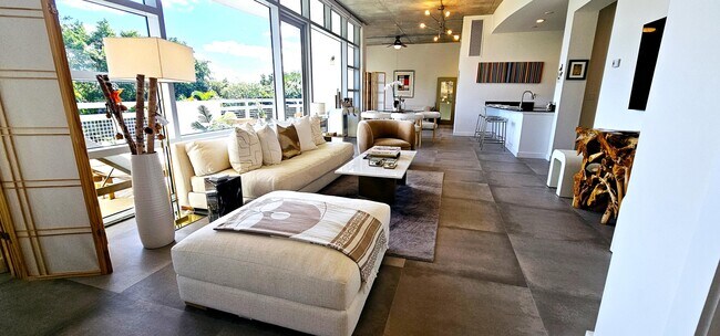 Building Photo - 365 SE 6th Ave