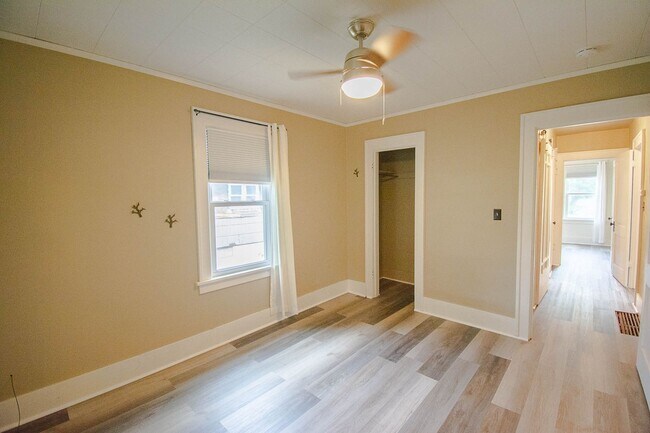 Building Photo - 610 Lyndale St