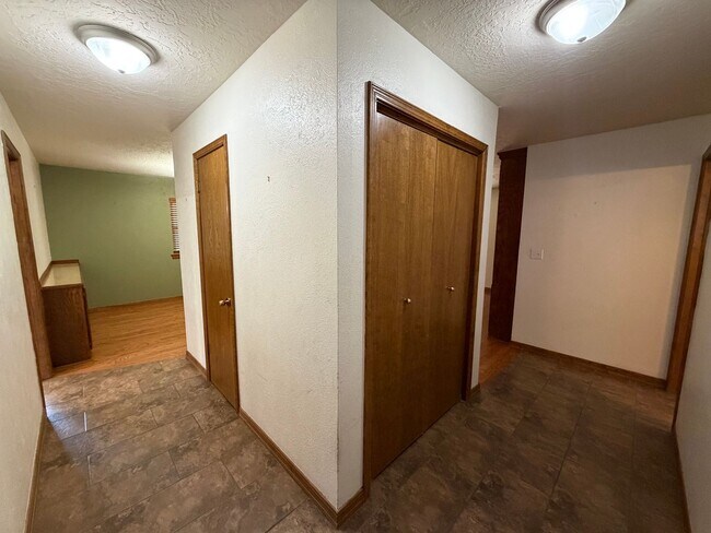 Building Photo - Beautiful 4bed/3bath Home Available for Rent in Central Norman!!