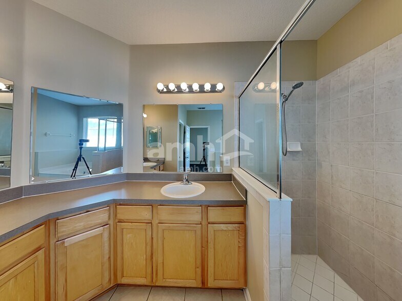 Building Photo - 658 Southland Ln