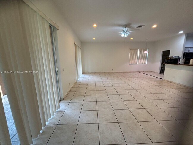 Building Photo - 952 Sunflower Cir