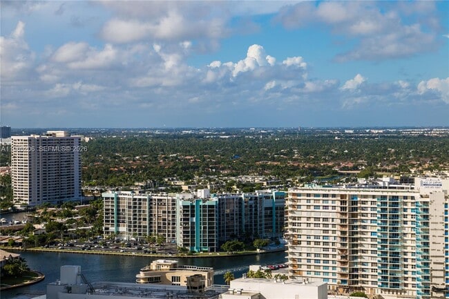 Building Photo - 1830 S Ocean Dr