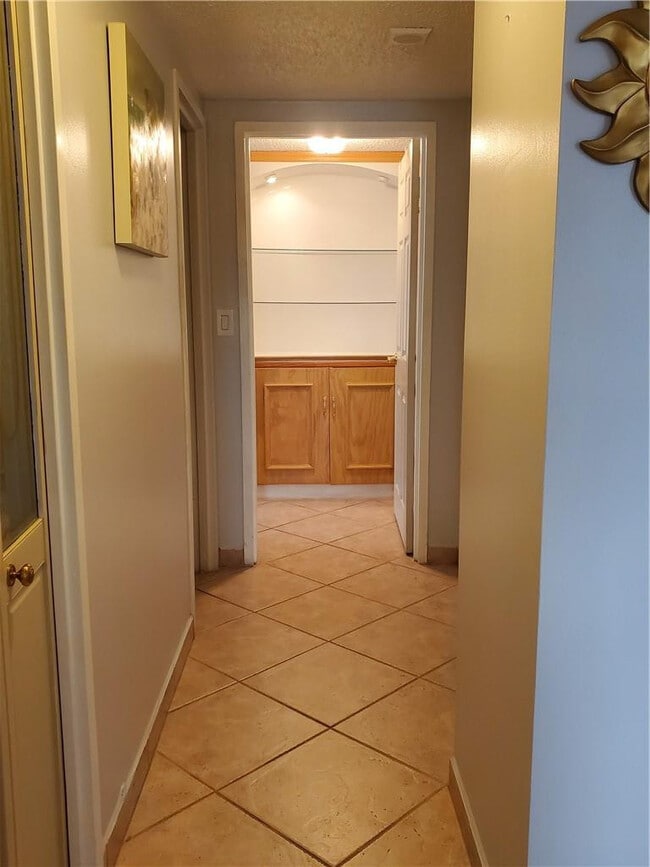 Building Photo - 3725 S Ocean Dr