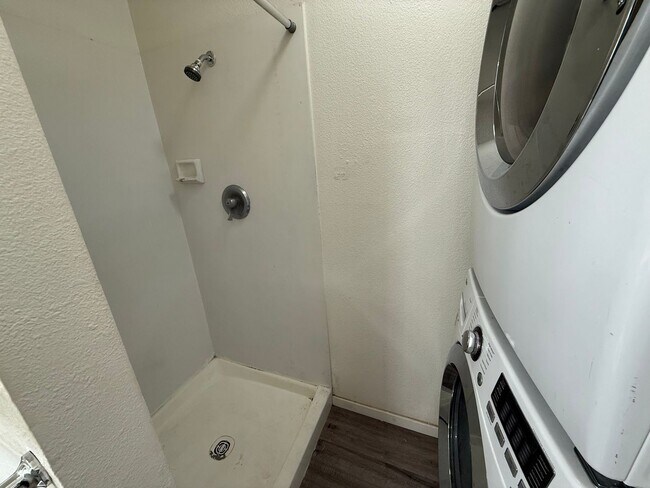 Building Photo - 91-214-214 Hanapouli Cir