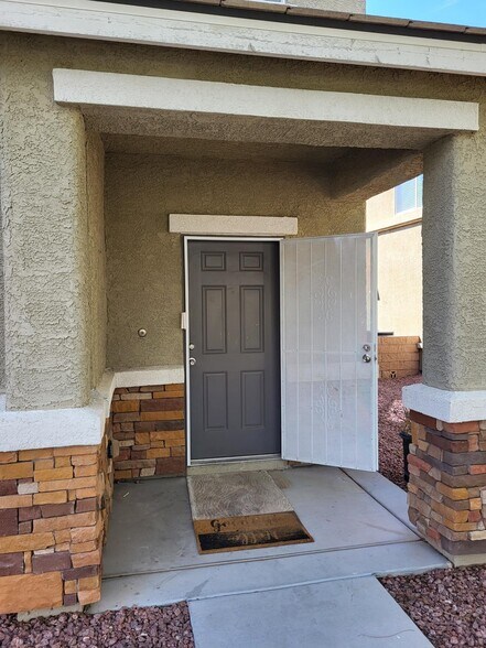 Building Photo - 1137 Evergreen Cove St