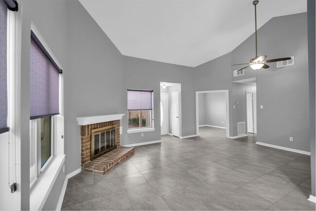 Building Photo - 18534 Meadows Way Dr