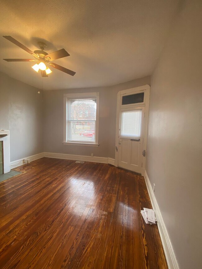 Building Photo - 2704 Arsenal St