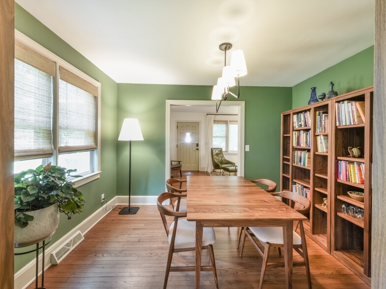 Building Photo - 29 Oak Forest Dr