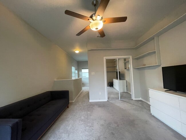 Building Photo - Two Story 1bd/1ba Condo Available Now in T...