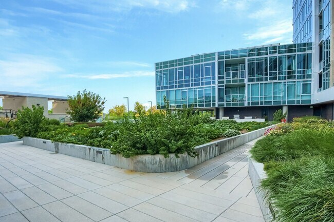 Building Photo - Two Bedroom Penthouse in Denver