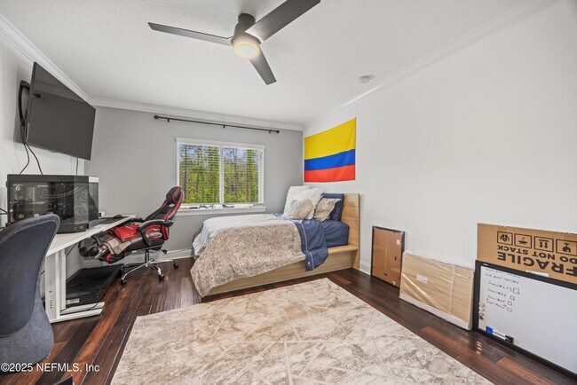 Building Photo - 552 Saddlestone Dr