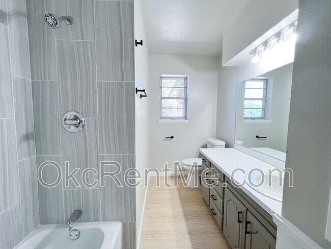 Building Photo - 1428 SW 62nd St
