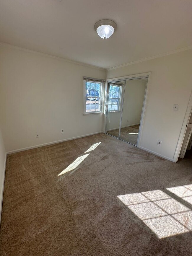 Building Photo - Located in Close Proximity to City Center.