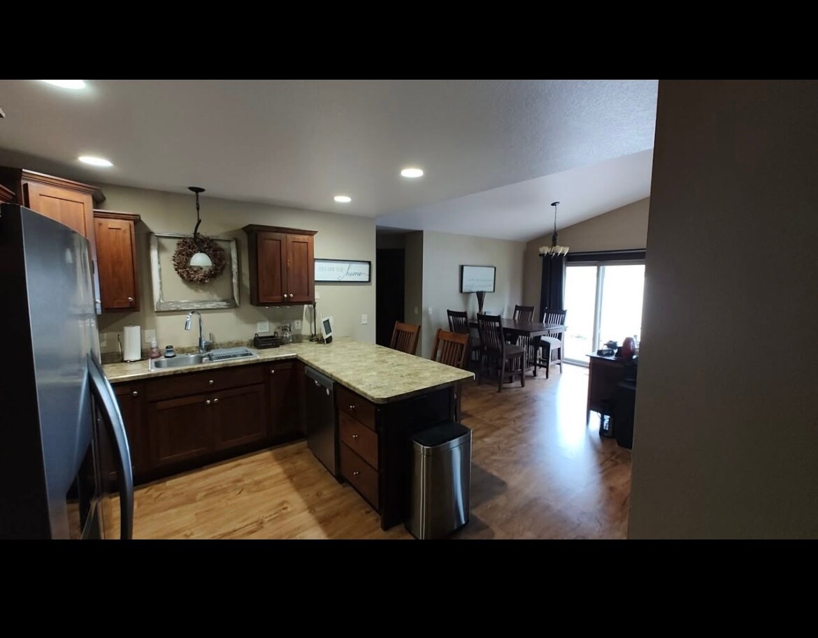 Building Photo - 2525 Lake Ct