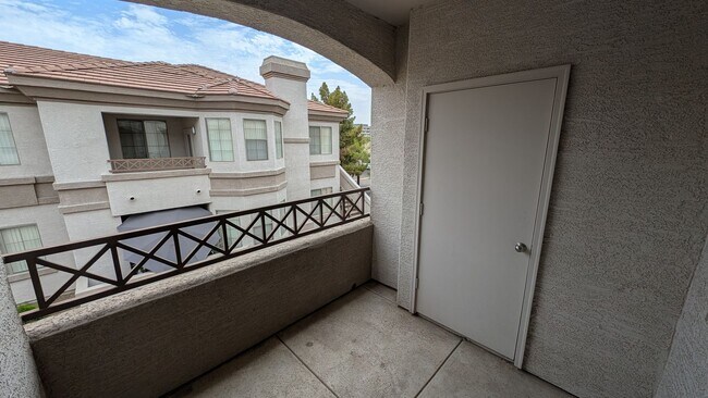 Building Photo - 1 Bedroom Condo in the Solana Townhome Community Near E Baseline Rd and S Higley Rd!