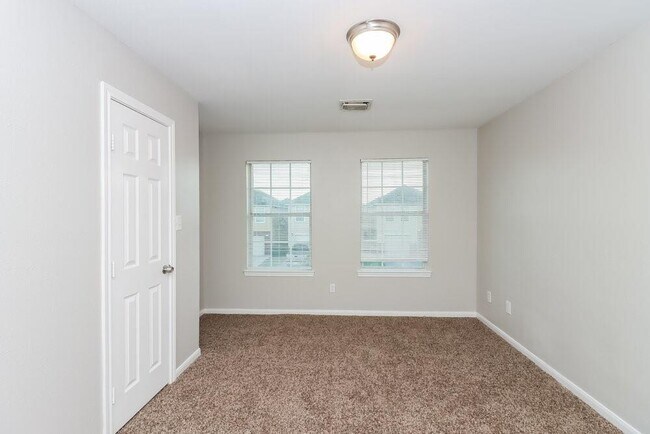 Building Photo - 4906 N Cancun Dr