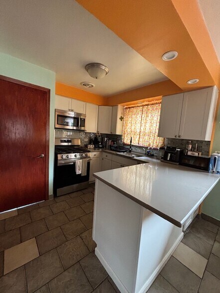 Kitchen - 4441 S Kilpatrick Ave